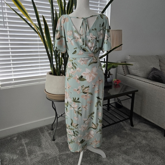 GILLI Floral Midi Dress. Color: Sage Multi. Size Medium. New. - Picture 3 of 7